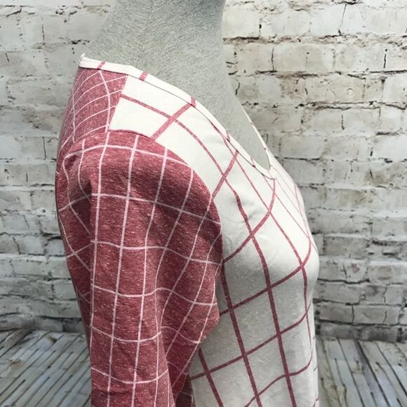 LuLaRoe Perfect T Heathered Red White Window Pane - Picture 3 of 7